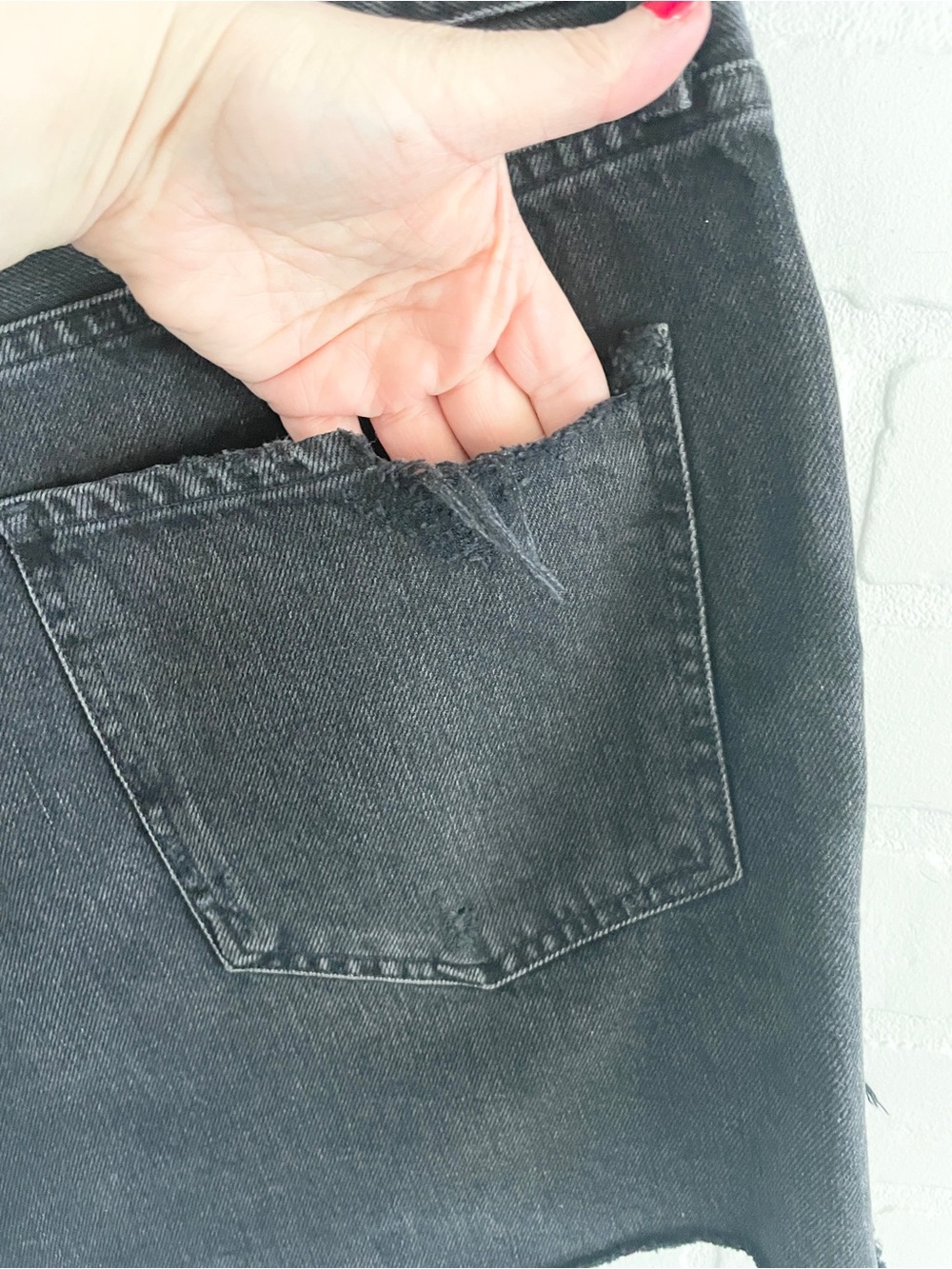 AGOLDE Dee Black Denim Shorts Raw Hem Side Slit Model Off Duty Sz 30 - Picture 10 of 16